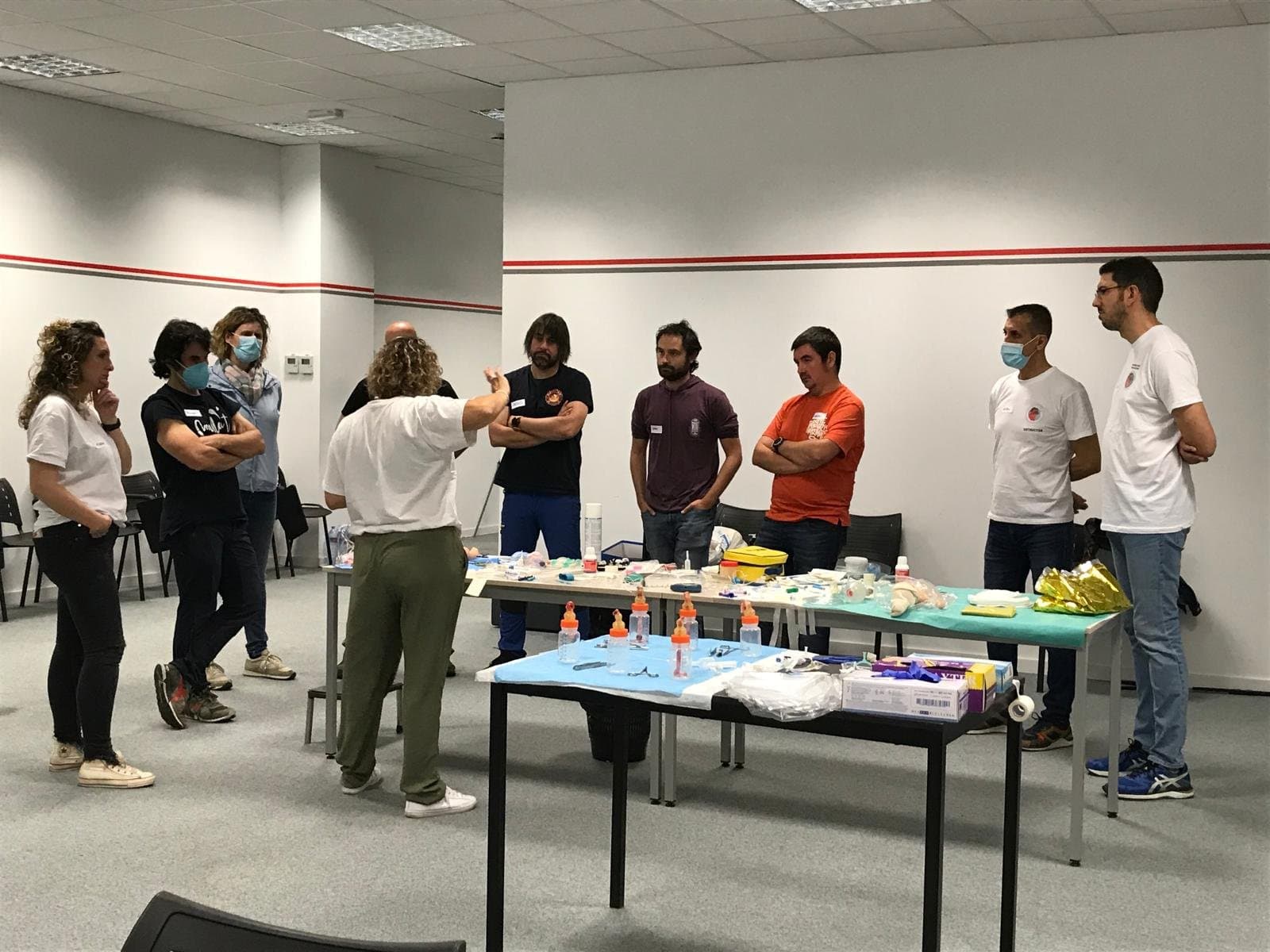 Grupo reducido de alumnos durante un taller práctico